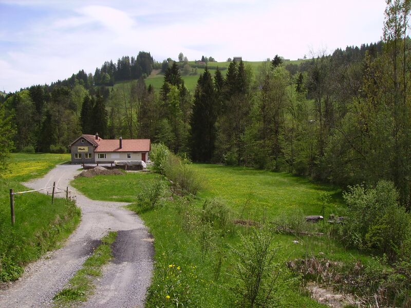 Datei:Pfadihütte St.Peterzell.JPG